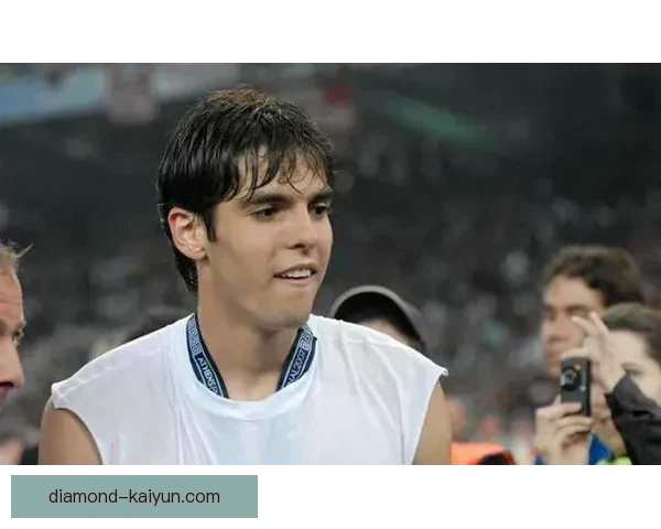 卡卡经典瞬间回顾，展现其在球场上的卓越表现与影响力