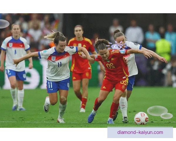 欧洲杯点球大战激烈进行，球队表现引发关注与讨论